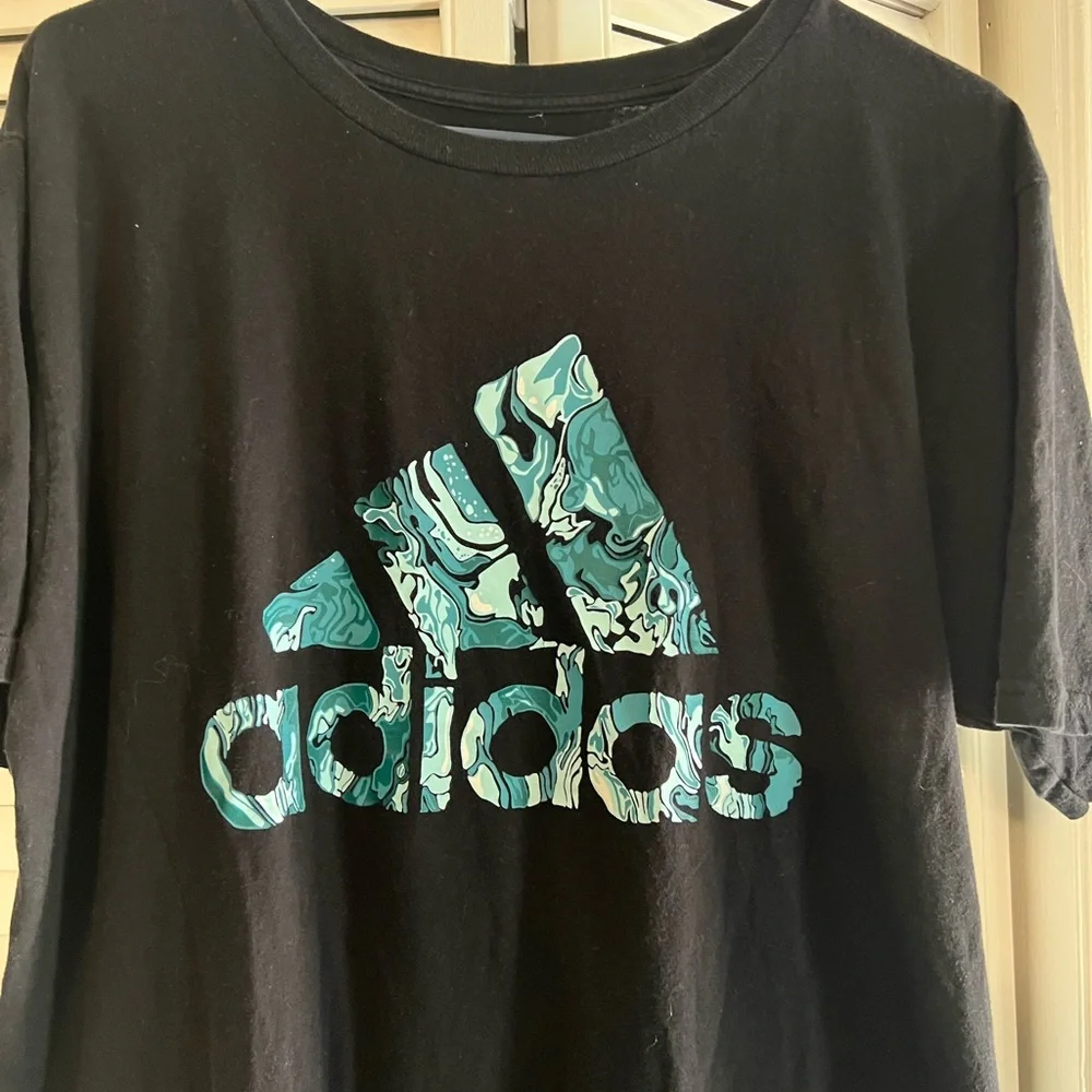 Adidas T-Shirt SZ LG‎